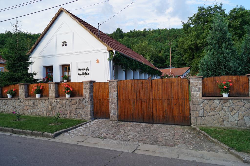 Cseresznyés Vendégház Szomolya Extérieur photo